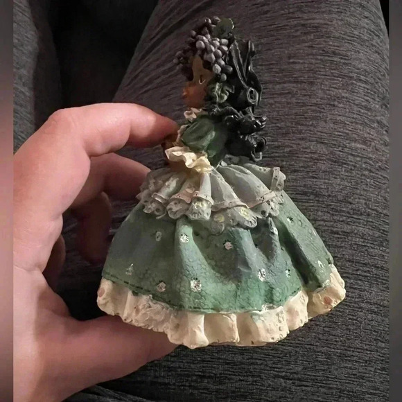 EUC Black Afro American  Ceramic Girl With Grapes Fingerine Beautiful Decor - Picture 2 of 6